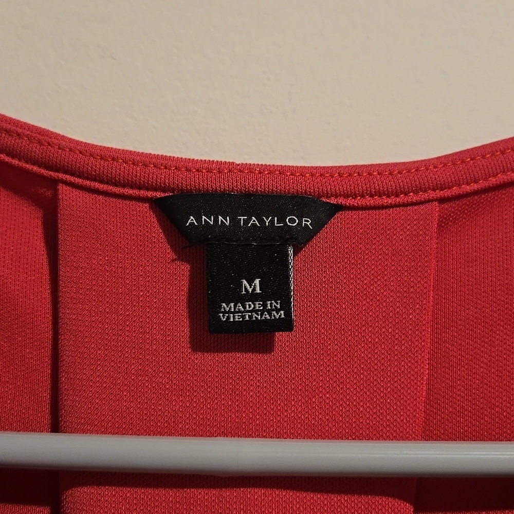 Ann Taylor pink top. Size medium. - Picture 4 of 7